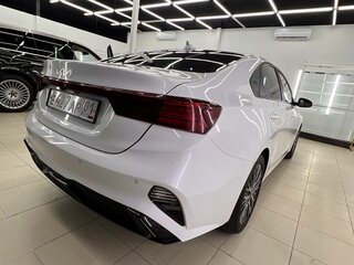 2024 Kia K3 II Рестайлинг, белый, 2900000 рублей, вид 4