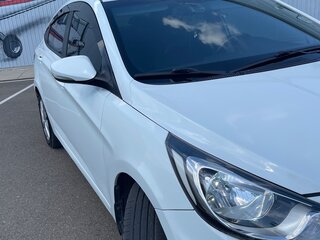 2011 Hyundai Solaris I, белый, 930000 рублей, вид 3
