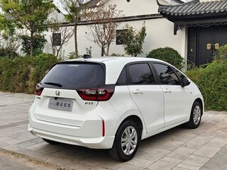 2023 Honda Fit Crosstar IV Рестайлинг, белый, 1300000 рублей, вид 5