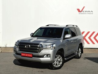2018 Toyota Land Cruiser 200 Series Рестайлинг 2, серебристый, 6650000 рублей, вид 1