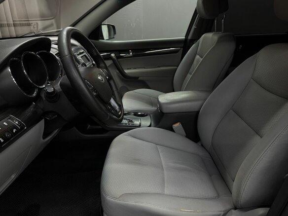 2010 Kia Sorento II, чёрный, 1119900 рублей - вид 4