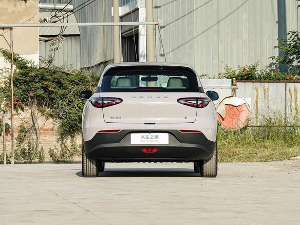 2026 Geely EX2, бежевый, 1700226 рублей - вид 5