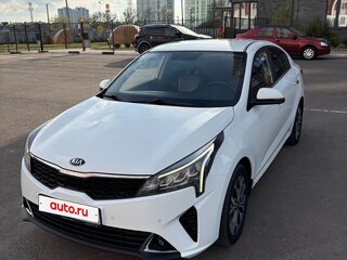 2021 Kia Rio IV Рестайлинг, белый, 1720000 рублей, вид 1