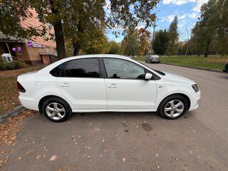 2016 Volkswagen Polo V Рестайлинг, белый, 1100000 рублей, вид 3