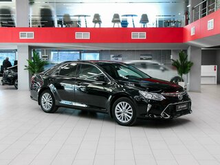 2017 Toyota Camry VII (XV50) Рестайлинг 2, белый, 1750000 рублей, вид 3