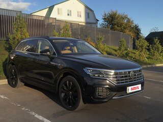 2018 Volkswagen Touareg III, чёрный, 4750000 рублей, вид 2