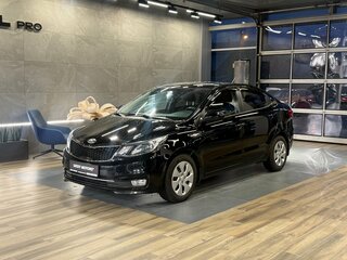 2015 Kia Rio III Рестайлинг, чёрный, 795000 рублей, вид 1