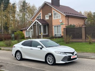 2018 Toyota Camry VIII (XV70), белый, 2850000 рублей, вид 1