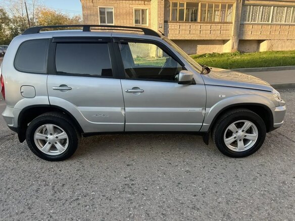 2014 Chevrolet Niva I Рестайлинг, серебристый, 678000 рублей - вид 9