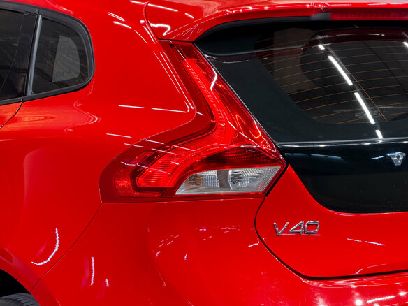 2017 Volvo V40 Cross Country I Рестайлинг, красный, 1970000 рублей - вид 18