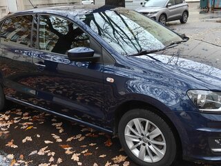 2017 Volkswagen Polo V Рестайлинг, синий, 1100000 рублей, вид 3