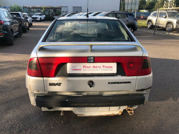 1999 SEAT Cordoba I, серебристый - вид 4