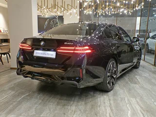 2025 BMW 5 серии 540d xDrive VIII (G60/G61/G68), синий, 14190000 рублей, вид 2