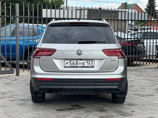2018 Volkswagen Tiguan II, серебристый, 2349000 рублей, вид 5