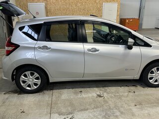 2020 Nissan Note e-Power II Рестайлинг, серый, 1190000 рублей, вид 3