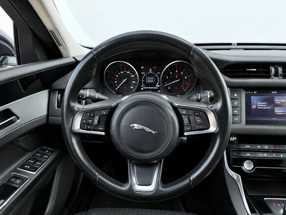2018 Jaguar XF II, чёрный, 1790000 рублей - вид 13