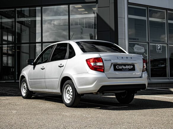 2026 Lada (ВАЗ) Granta I Рестайлинг, серебристый, 1121000 рублей - вид 2