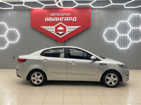 2015 Kia Rio III, серебристый, 750000 рублей, вид 3