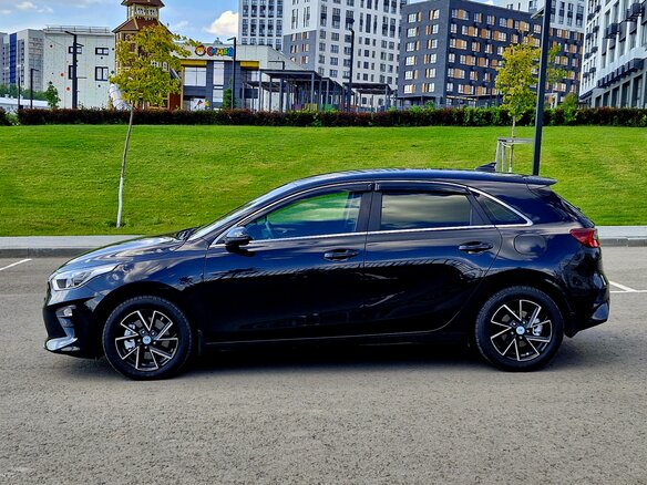 2020 Kia Ceed III, чёрный, 1820000 рублей - вид 8