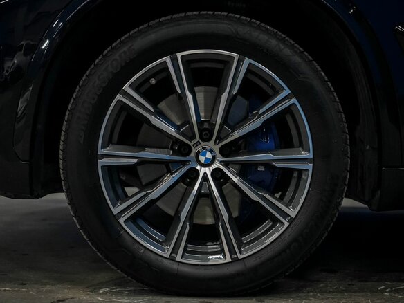 2021 BMW X5 40i IV (G05/G18), синий, 6909000 рублей - вид 9