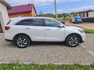 2018 Kia Sorento III Prime Рестайлинг, белый, 2700000 рублей, вид 4