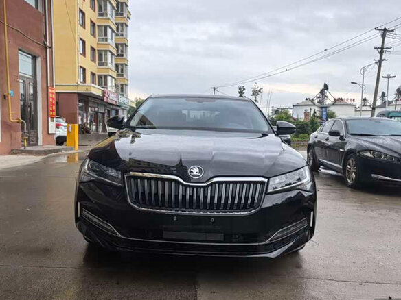 2023 Skoda Superb III Рестайлинг, чёрный, 2080000 рублей - вид 1