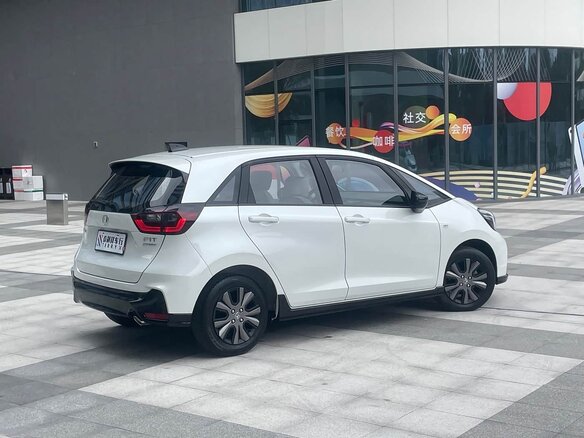 2023 Honda Fit IV Рестайлинг, белый, 1390325 рублей - вид 3