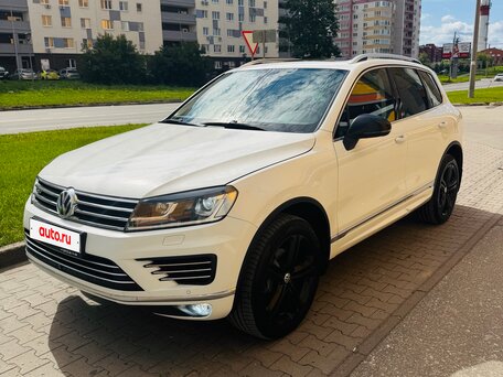2017 Volkswagen Touareg II Рестайлинг, белый, 3100000 рублей, вид 1