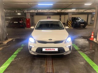 2018 Kia Rio IV, белый, 900000 рублей, вид 1