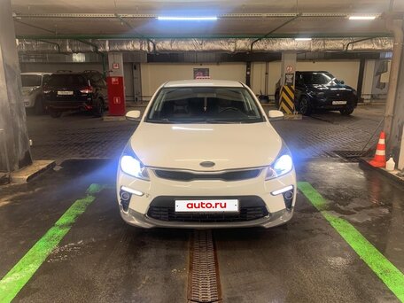 2018 Kia Rio IV, белый, 900000 рублей, вид 1