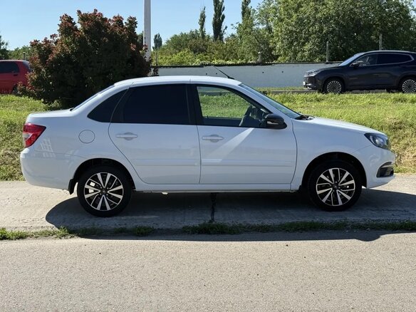 2025 Lada (ВАЗ) Granta I Рестайлинг, белый, 1070000 рублей - вид 3