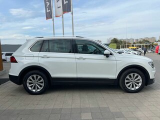 2017 Volkswagen Tiguan II, белый, 2118000 рублей, вид 4