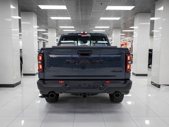 2025 Ram 1500 Crew Cab V Рестайлинг, синий, 8490000 рублей - вид 4