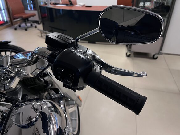 2025 Harley-Davidson Fat Boy, серебристый, 5300000 рублей - вид 5