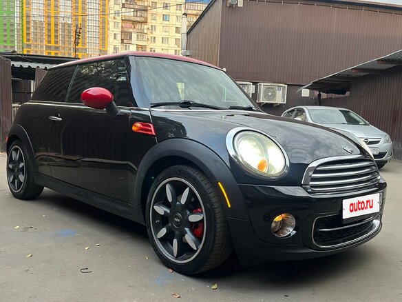 2011 Mini Hatch Cooper II (R56) Рестайлинг, чёрный, 1049000 рублей - вид 2