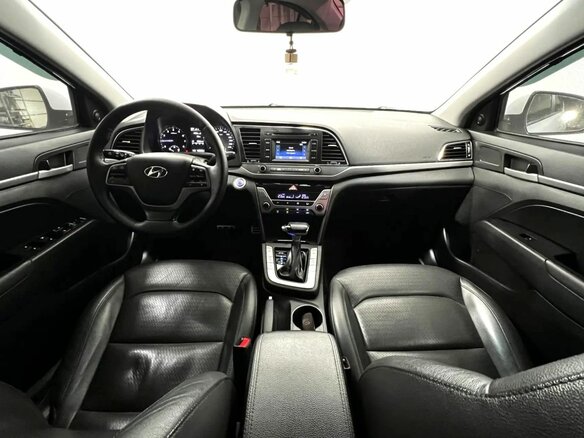 2017 Hyundai Elantra VI (AD), белый, 1600000 рублей - вид 13