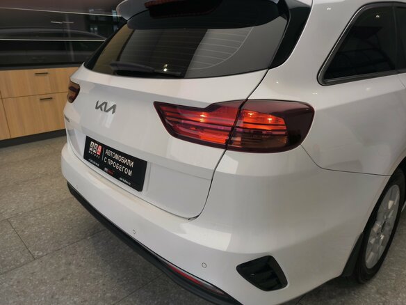 2021 Kia Ceed III Рестайлинг, белый, 1850000 рублей - вид 7