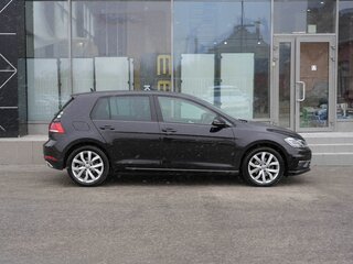 2017 Volkswagen Golf VII Рестайлинг, чёрный, 1630000 рублей, вид 4