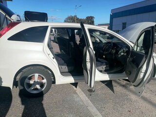 2009 Honda Stream II Рестайлинг, белый, 1450000 рублей, вид 3