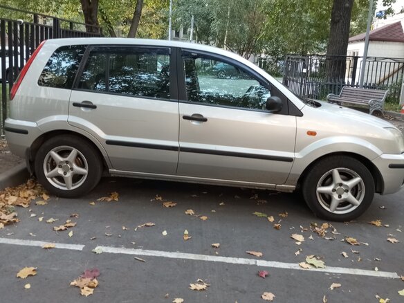 2005 Ford Fusion I, серебристый, 309000 рублей - вид 2