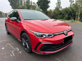2023 Volkswagen Golf VIII, красный, 2200000 рублей, вид 3