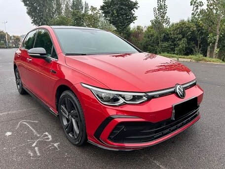 2023 Volkswagen Golf VIII, красный, 2200000 рублей, вид 3