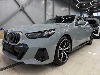 2025 BMW 5 серии 530i xDrive VIII (G60/G61/G68), серый, 7500000 рублей, вид 1