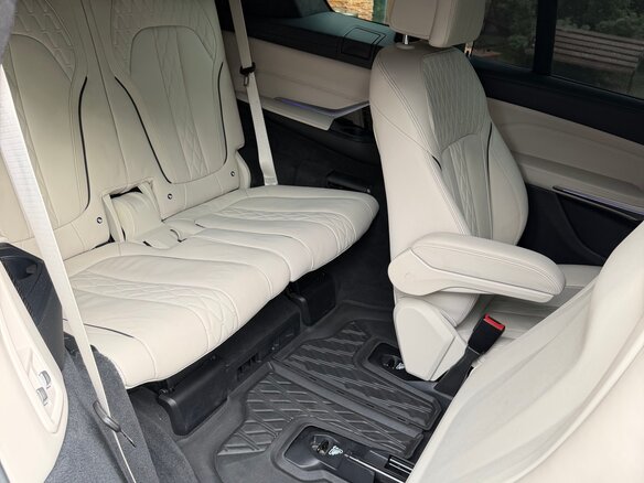 2021 BMW X7 40i I (G07), синий, 9100000 рублей - вид 11