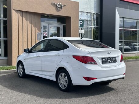2016 Hyundai Solaris I Рестайлинг, белый, 940000 рублей, вид 5