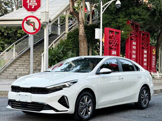 2023 Kia K3 II (China Market) Рестайлинг, белый, 1500000 рублей, вид 1