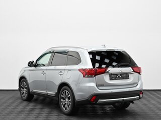 2018 Mitsubishi Outlander III Рестайлинг 2, серебристый, 1815000 рублей, вид 4