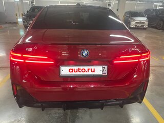 2023 BMW i5 M60 xDrive, красный, 12500000 рублей, вид 5
