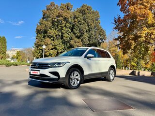 2021 Volkswagen Tiguan II Рестайлинг, белый, 3100000 рублей, вид 1