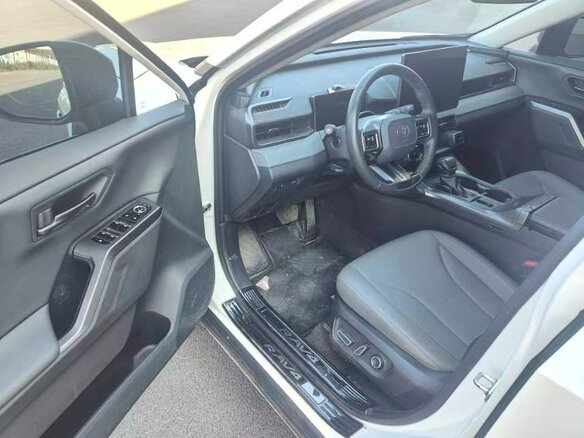 2025 Toyota RAV4 V (XA50), белый, 4200000 рублей - вид 6
